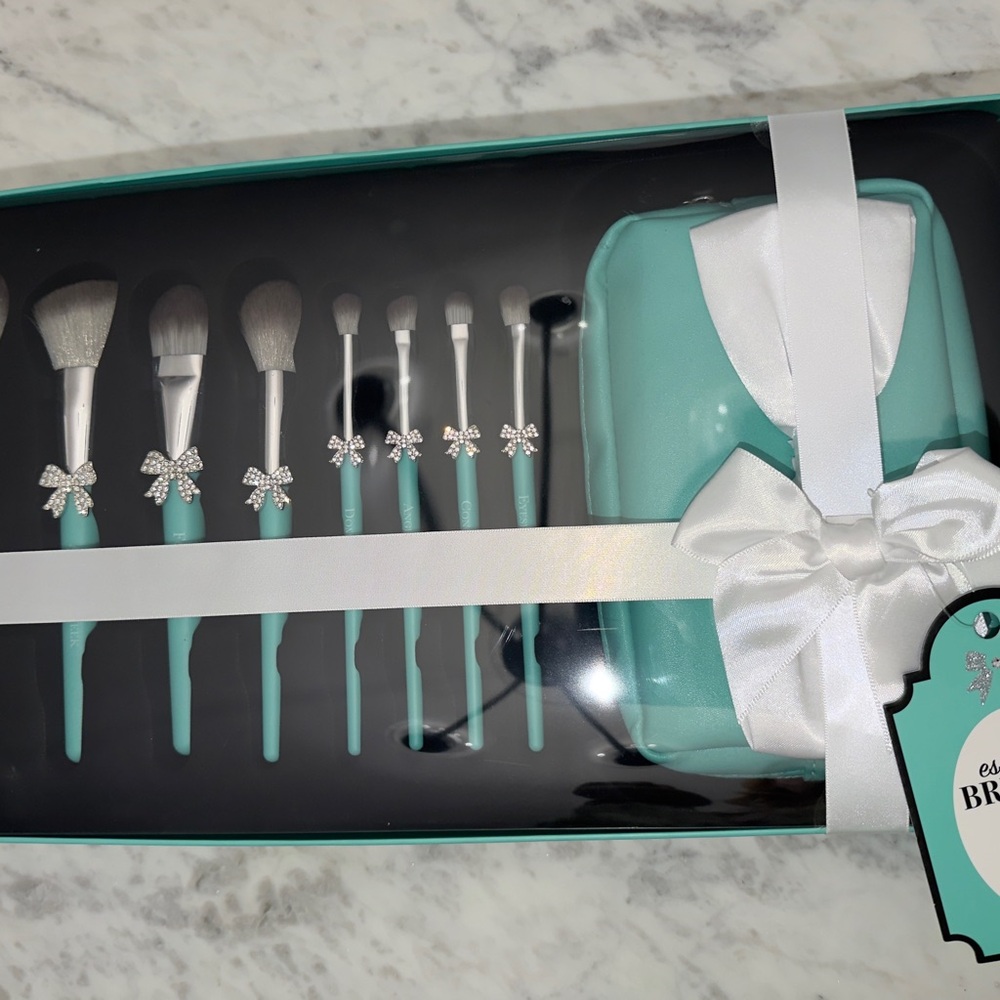 Tiffany Blue Bow Makeup Brushes & Bag Gift Set Viral Find - Picture 4 of 4